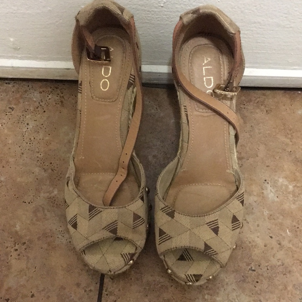 ALDO Wedge Size 7.5